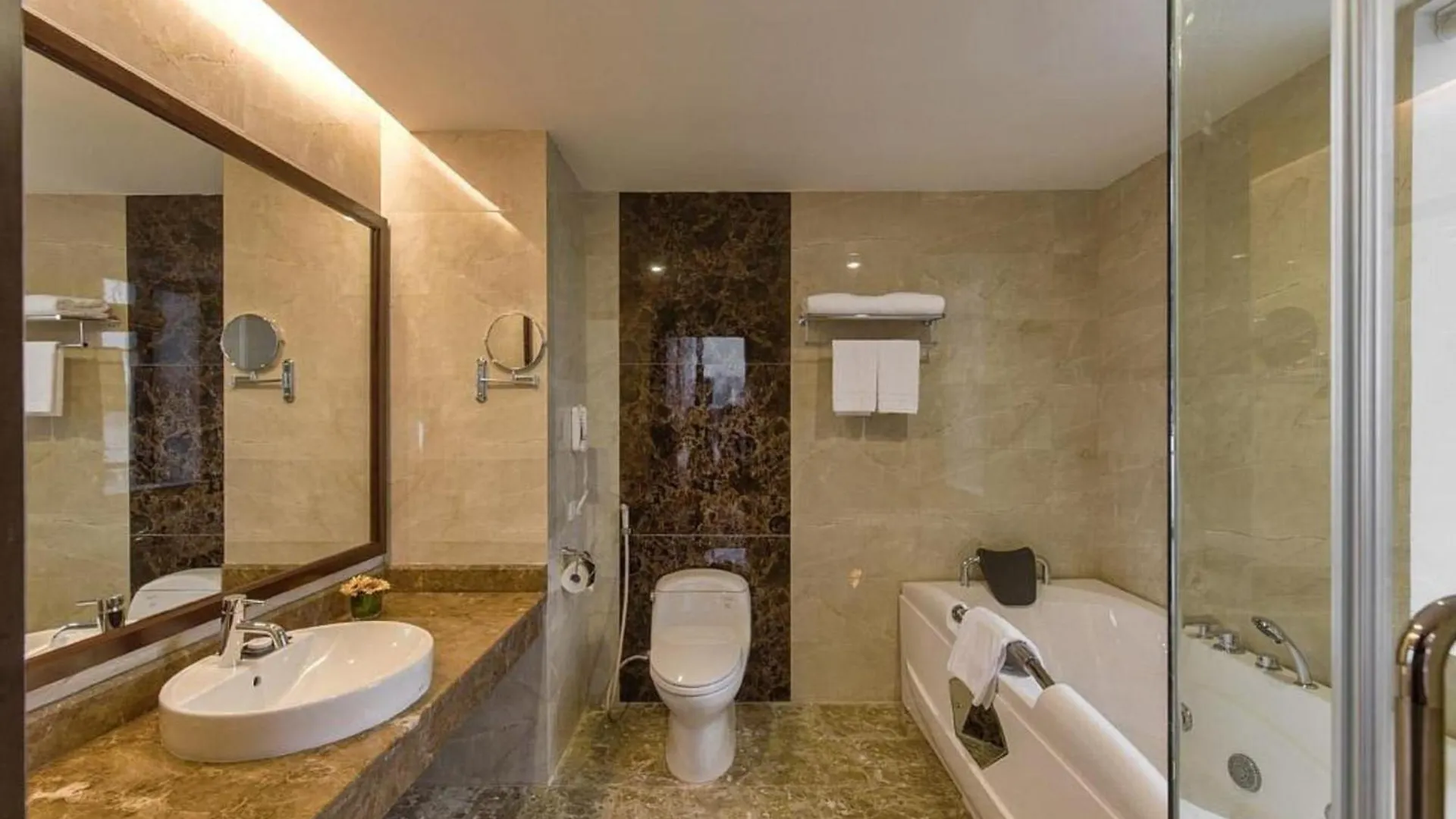 ****  Muong Thanh Holiday Hoi An Hotel Vietname