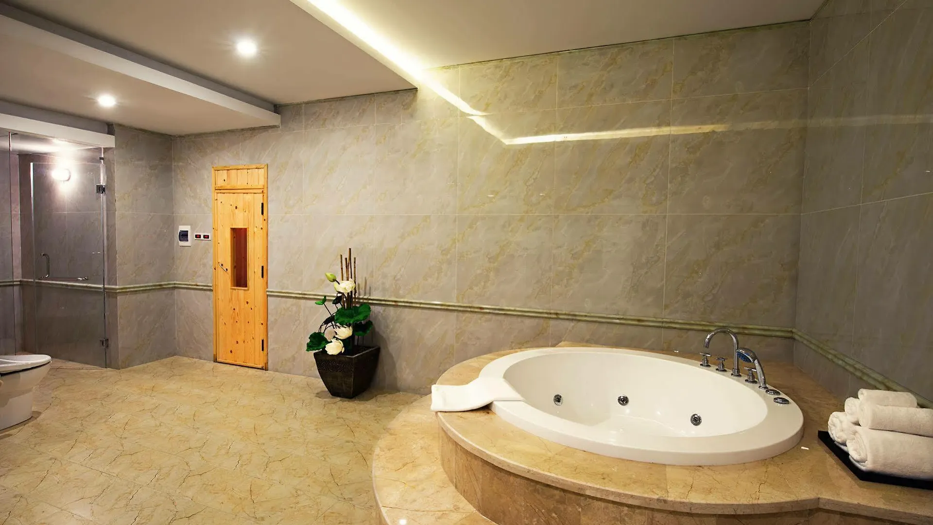 Muong Thanh Holiday Hoi An Hotel